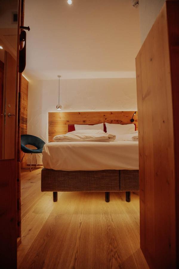 Altstadtmittehotel Sonne دينكلسبهل المظهر الخارجي الصورة