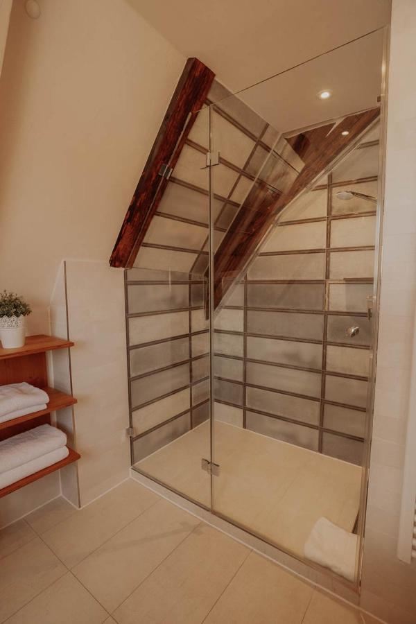 Altstadtmittehotel Sonne دينكلسبهل المظهر الخارجي الصورة