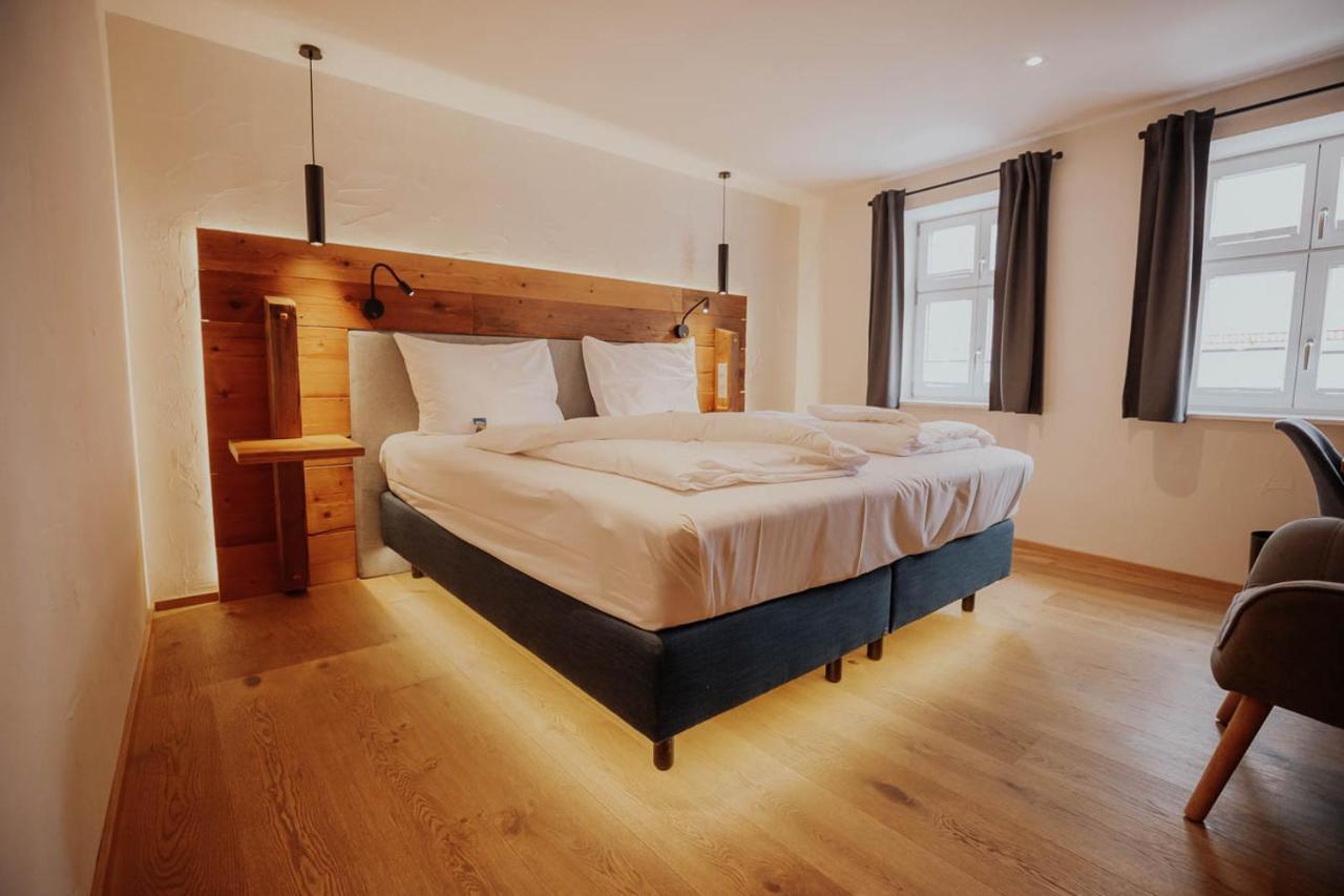 Altstadtmittehotel Sonne دينكلسبهل المظهر الخارجي الصورة