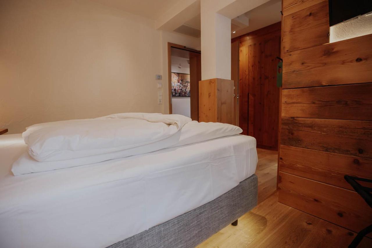 Altstadtmittehotel Sonne دينكلسبهل المظهر الخارجي الصورة
