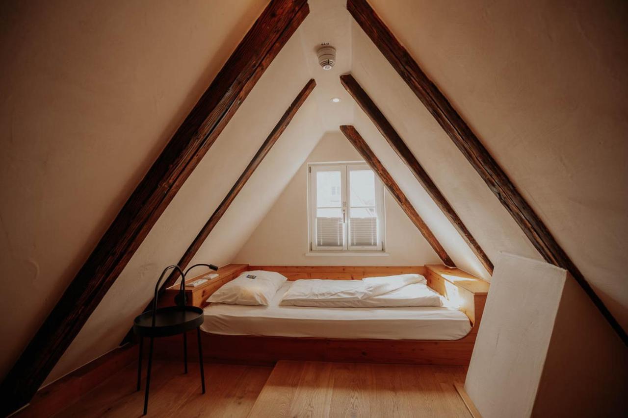 Altstadtmittehotel Sonne دينكلسبهل المظهر الخارجي الصورة