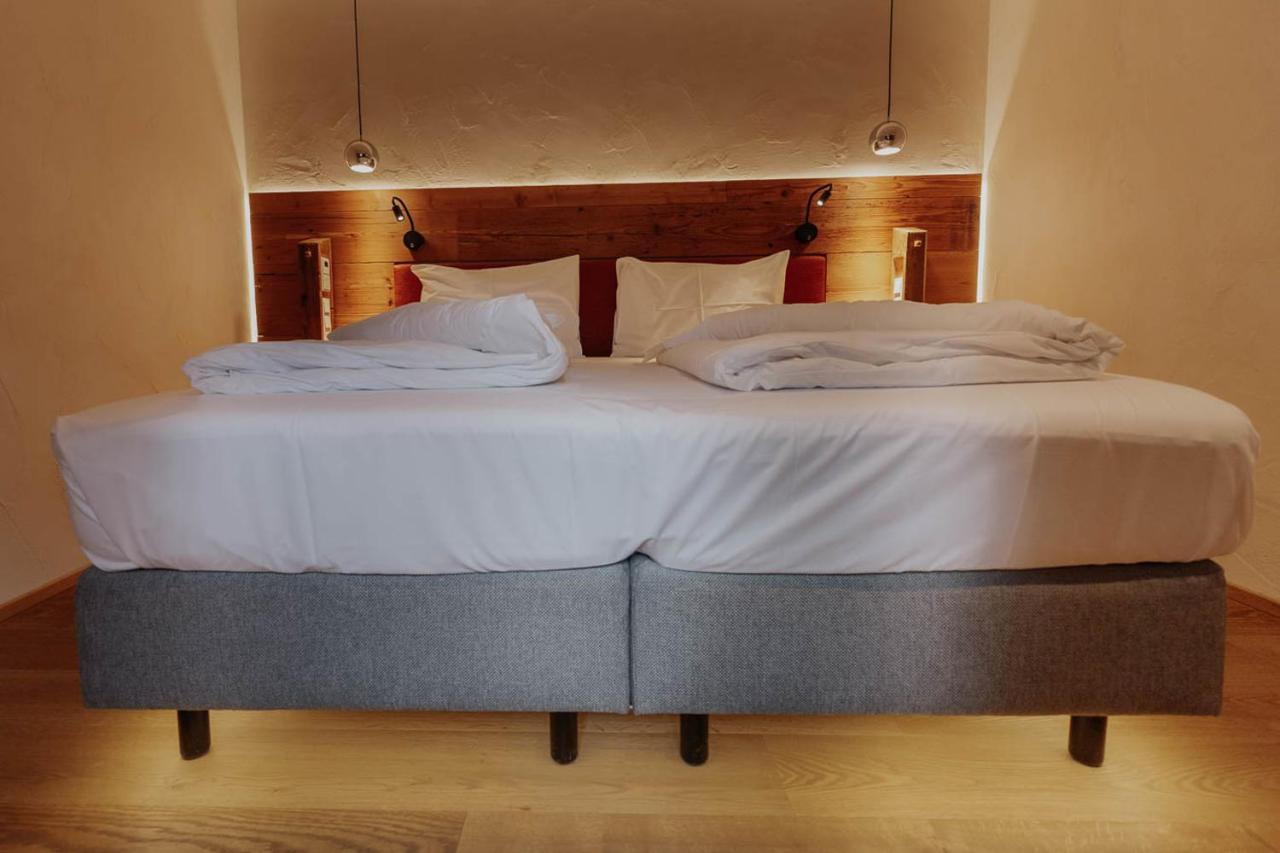 Altstadtmittehotel Sonne دينكلسبهل المظهر الخارجي الصورة